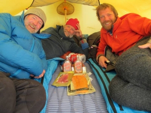 Stein P. Aasheim, Vegard Ulvang and Harald Dag Jølle in a tent.