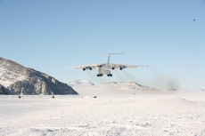 Ilyushin il-76 lander på Union Glacier